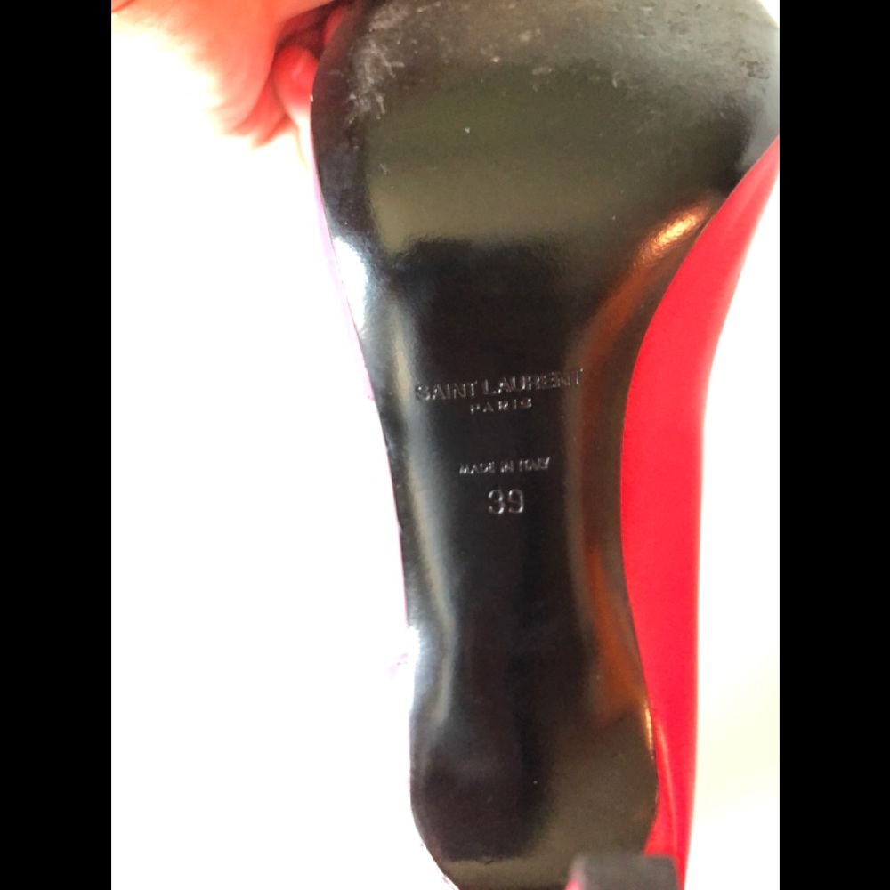 Yves Saint Laurent - Picture 3 of 3